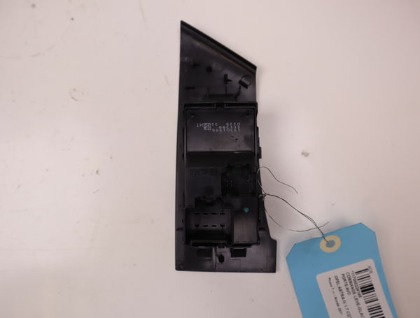 Commande lève-glace porte avant droite Opel ASTRA J (P10) 1.7 cdti (68) (2009-2015)