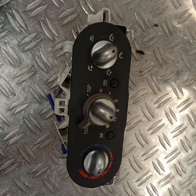 Commande de chauffage Renault TWINGO II (CN0_) 1.2 16v (cn04, cn0a, cn0b) (2007-2014) 3 portes
