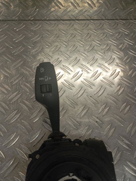 Interrupteur commande de frein a main Bmw 1 (F20) 120 d (2011-2015)