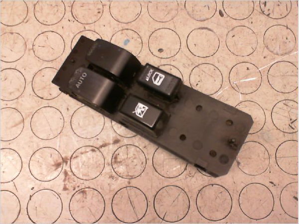 Commande lève-glace porte avant gauche Suzuki SWIFT III (MZ, EZ) 1.3 (rs 413) (2005)