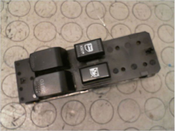 Commande lève-glace porte avant gauche Suzuki SWIFT III (MZ, EZ) 1.3 (rs 413) (2005)