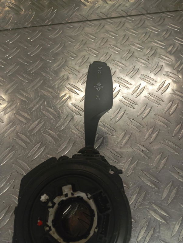 Interrupteur commande de frein a main Bmw 1 (F20) 120 d (2011-2015)