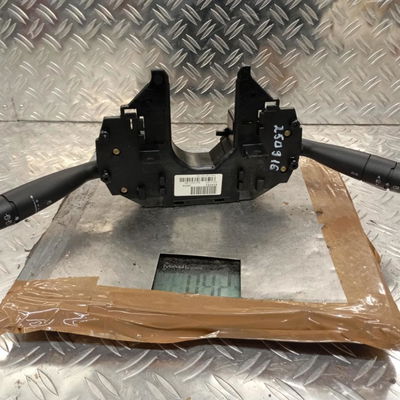 Interrupteur commande de frein a main Citroën C4 Coupé (LA_) 1.6 hdi (2004-2011)