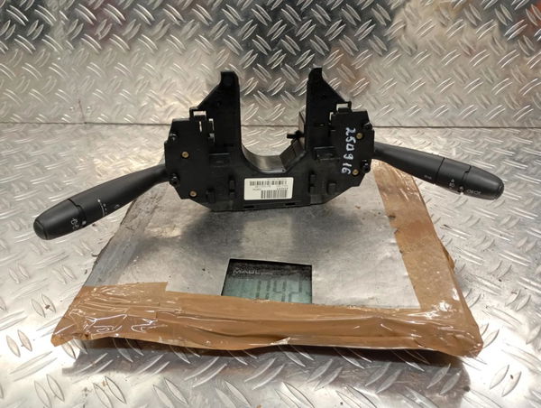 Interrupteur commande de frein a main Citroën C4 Coupé (LA_) 1.6 hdi (2004-2011)