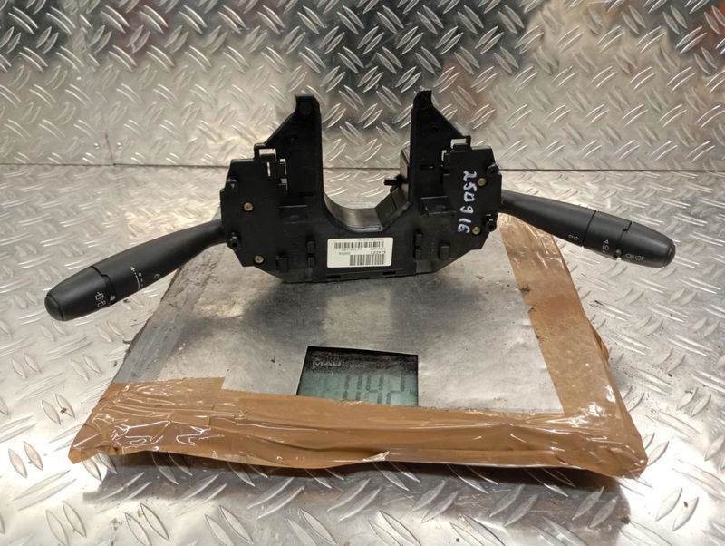 Interrupteur commande de frein a main Citroën C4 Coupé (LA_) 1.6 hdi (2004-2011)