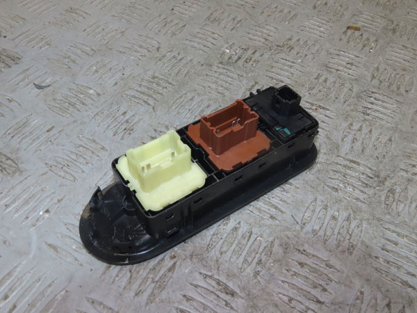 Commande lève-glace porte avant gauche DACIA DUSTER