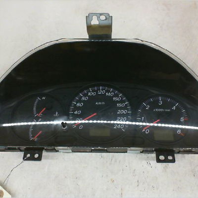 Bloc compteurs Mazda 626 V Hatchback (GF) 2.0 td (gffp) (2000-2002)