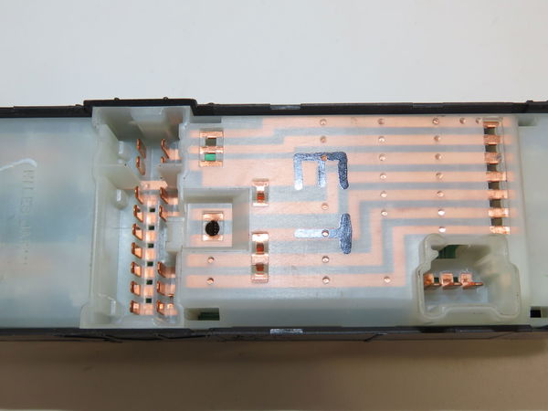 Commande lève-glace porte avant gauche Nissan X-TRAIL I (T30) 2.2 dci 4x4 (2001-2008) 5 portes