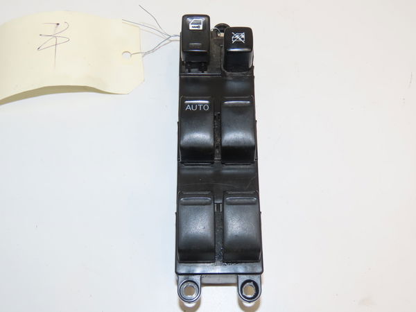 Commande lève-glace porte avant gauche Nissan ALMERA II Hatchback (N16) 1.8 (2000-2002)
