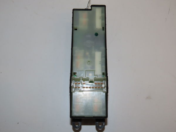 Commande lève-glace porte avant gauche Nissan ALMERA II Hatchback (N16) 1.8 (2000-2002)