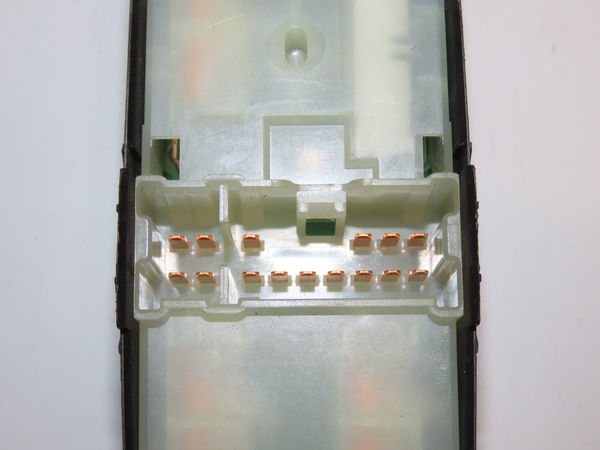 Commande lève-glace porte avant gauche Nissan ALMERA II Hatchback (N16) 1.8 (2000-2002)