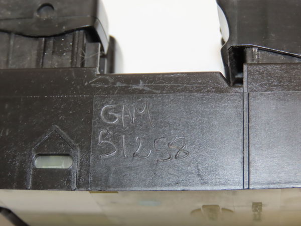 Commande lève-glace porte avant gauche Nissan ALMERA II Hatchback (N16) 1.8 (2000-2002)