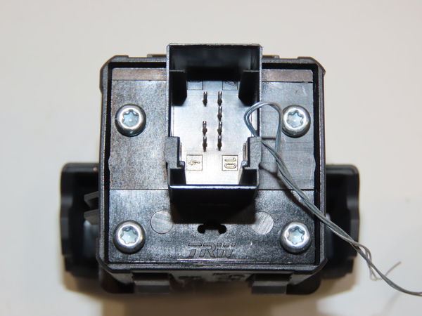 Interrupteur commande de frein a main Peugeot 3008 Monospace (0U_) 2.0 hdi 150 - bluehdi 150 (2009-2016) 5 portes