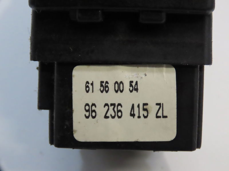 Commande clignotant Peugeot 206 3-5 portes (2A-C) 1.9 d (1998-2001) 5 portes