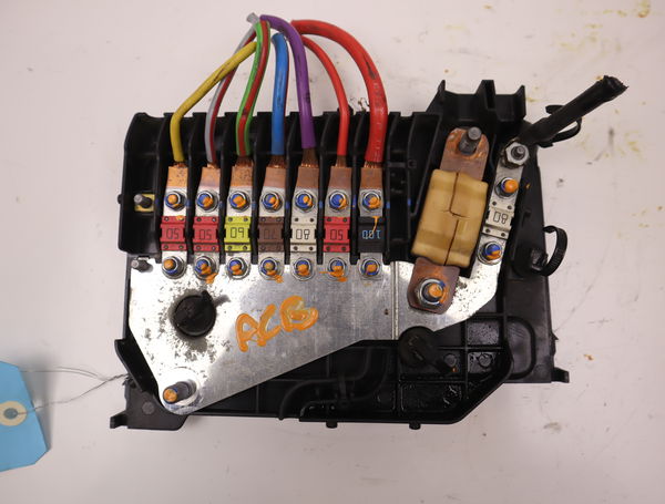 Boite a fusibles Ford C-MAX II (DXA-CB7, DXA-CEU) 1.0 ecoboost (2012-2019)