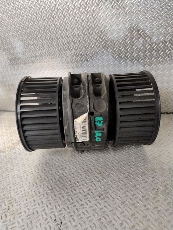 Moteur ventilateur chauffage Renault MEGANE III 3-5 portes (BZ0-1_, B3_) 1.5 dci (bz0c) (2008-2015) 5 portes