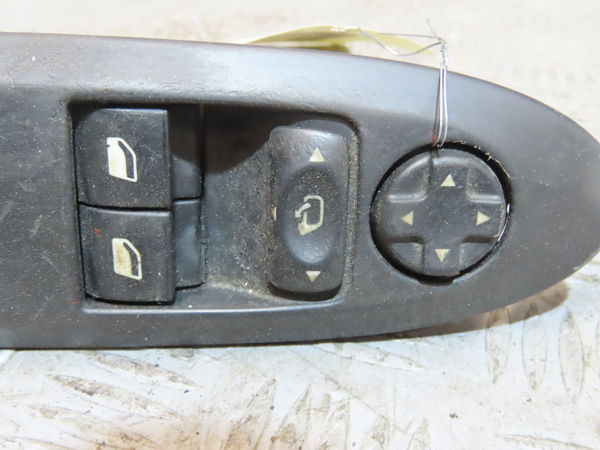 Commande lève-glace porte avant gauche CITROEN DS4
