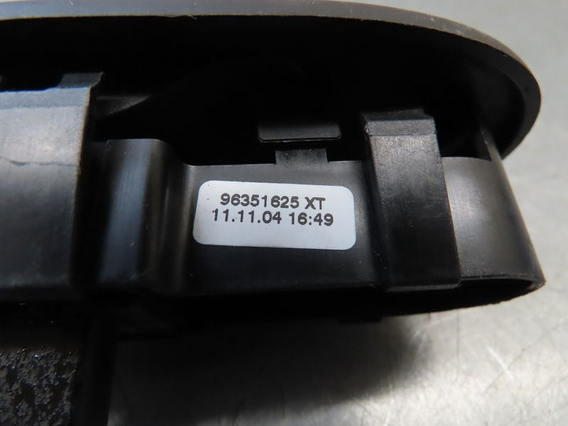 Commande lève-glace porte avant droite PEUGEOT 307