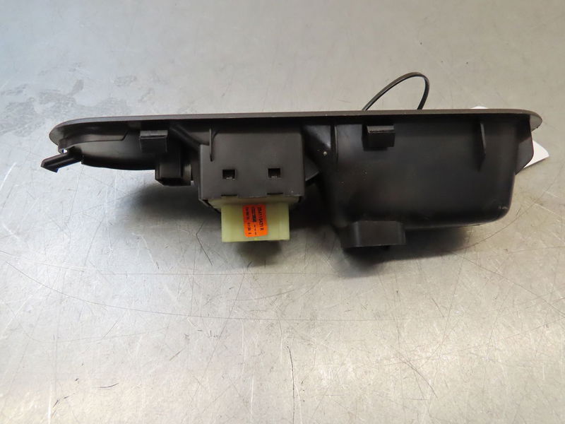 Commande lève-glace porte avant gauche RENAULT TWINGO III  0.9 TCE 12v 90ch