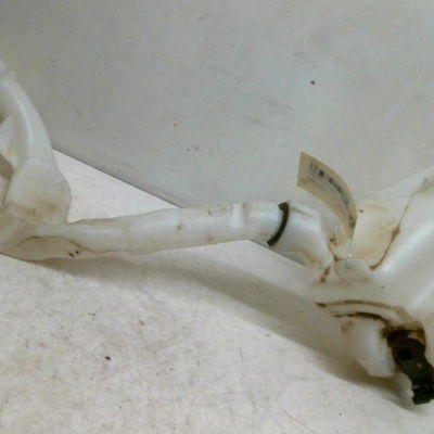 Reservoir lave-glace avant Peugeot 2008 I (CU_) 1.2 thp 110 - puretech 110 (2015) 5 portes
