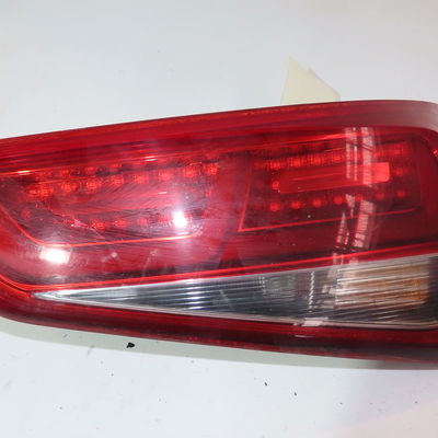 Feu arrière droit Audi A1 (8X1, 8XK) 1.6 tdi (2011-2015) 3 portes
