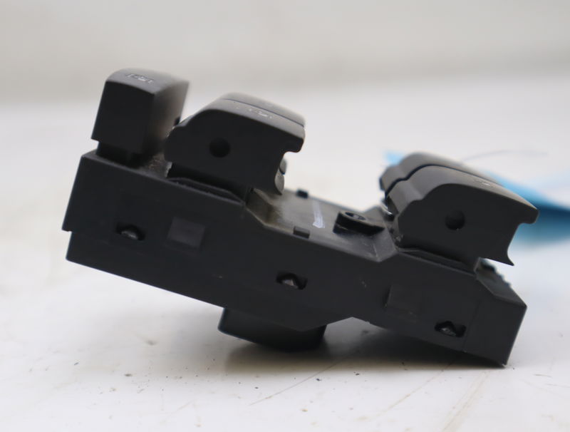 Commande lève-glace porte avant gauche Opel MERIVA B Monospace (S10) 1.4 (75) (2010-2017)