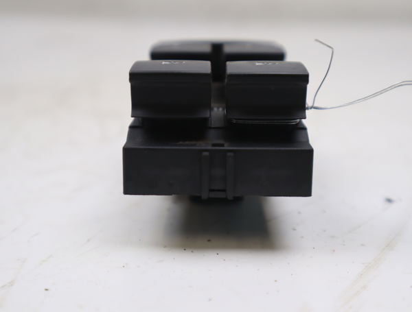 Commande lève-glace porte avant gauche Opel MERIVA B Monospace (S10) 1.4 (75) (2010-2017)