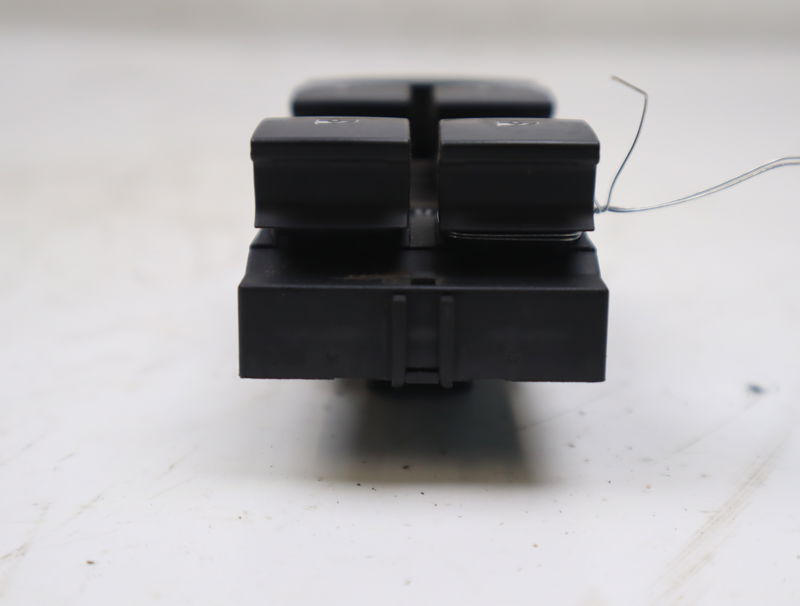 Commande lève-glace porte avant gauche Opel MERIVA B Monospace (S10) 1.4 (75) (2010-2017)