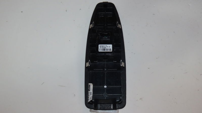 Commande lève-glace porte avant droite Bmw 1 (F20) M 135 i (2012-2015)
