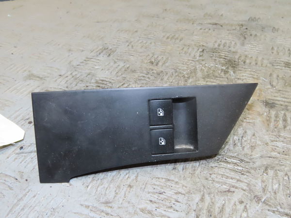Commande lève-glace porte avant gauche Opel ASTRA J GTC 1.4 (08) (2011-2015)
