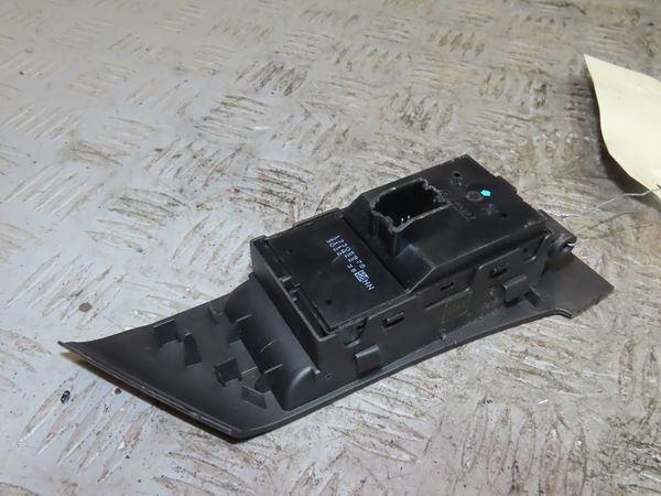 Commande lève-glace porte avant gauche Opel ASTRA J GTC 1.4 (08) (2011-2015)