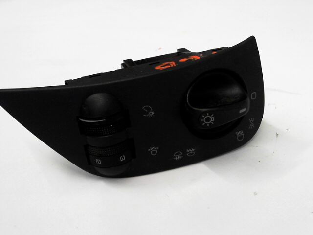 Interrupteur commande de phares Seat IBIZA II (6K1) 1.9 tdi (1996-2002)
