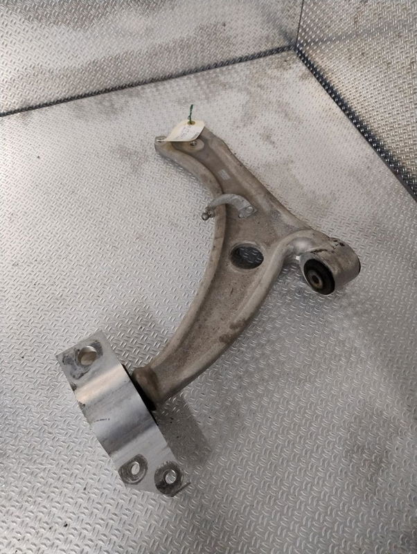 Triangle inf avg Volkswagen PASSAT B6 Variant (3C5) 3.2 fsi 4motion (2005-2010)