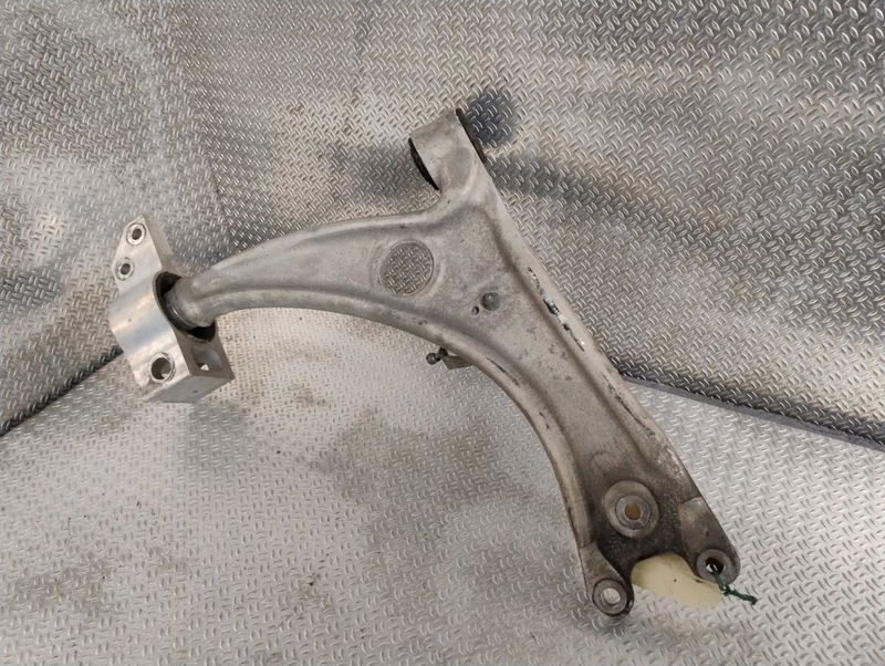 Triangle inf avg Volkswagen PASSAT B6 Variant (3C5) 3.2 fsi 4motion (2005-2010)