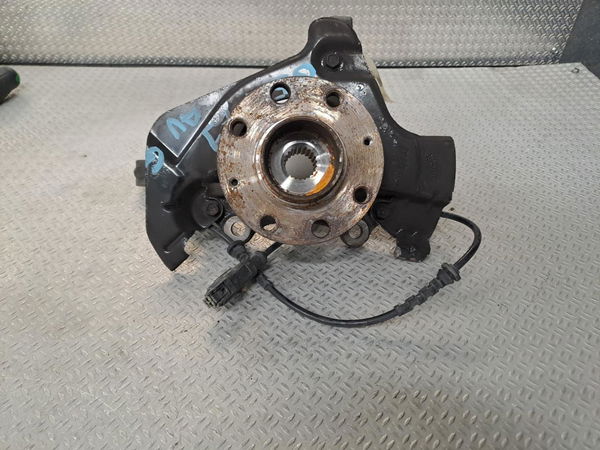 Fusee avg Opel CORSA E (X15) 1.4 (08, 68) (2014)