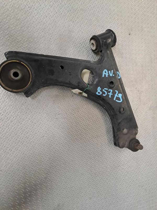 Triangle inf avd Opel CORSA E (X15) 1.4 (08, 68) (2014)