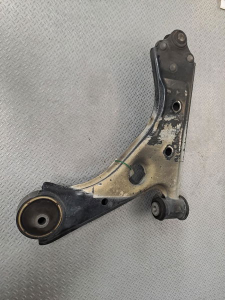 Triangle inf avd Opel CORSA E (X15) 1.4 (08, 68) (2014)