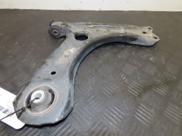 Triangle inf avd Skoda FABIA III (NJ3) 1.2 tsi (2014-2021)