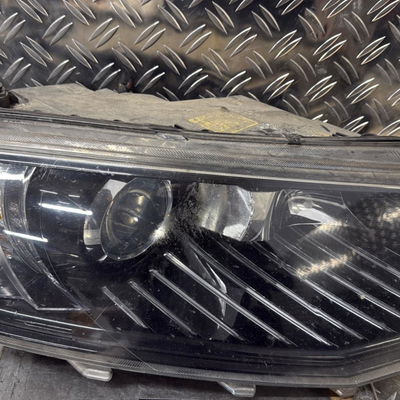 Phare antibrouillard avant gauche Skoda OCTAVIA III Combi (5E5, 5E6) 2.0 tdi rs (2013-2020)