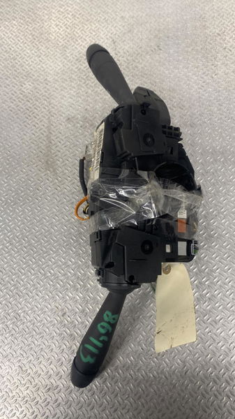 Interrupteur commande de frein a main Peugeot 208 I (CA_, CC_) 1.4 hdi (2012) 3 portes