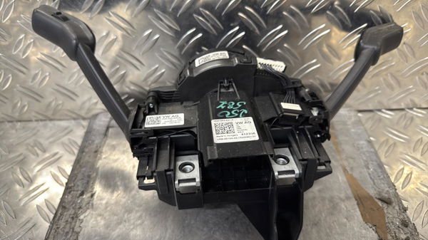 Interrupteur commande de frein a main Volkswagen PASSAT B8 Variant (3G5, CB5) 1.6 tdi (2014)