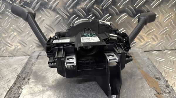 Interrupteur commande de frein a main Volkswagen PASSAT B8 Variant (3G5, CB5) 1.6 tdi (2014)