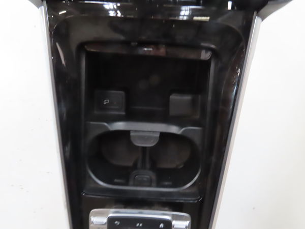 Console Mercedes-benz GLB (X247) Glb 200 d (247.612) (2019)