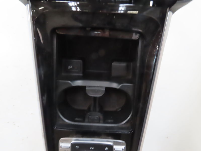 Console Mercedes-benz GLB (X247) Glb 200 d (247.612) (2019)