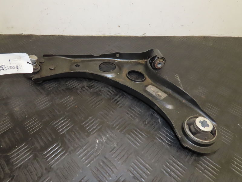 Triangle inf avg OPEL CORSA VI