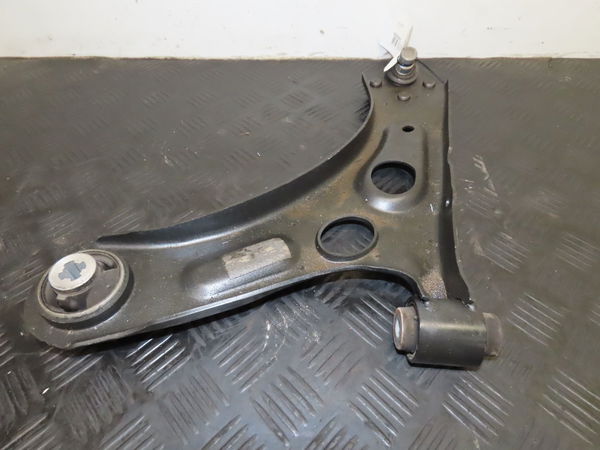 Triangle inf avg OPEL CORSA VI