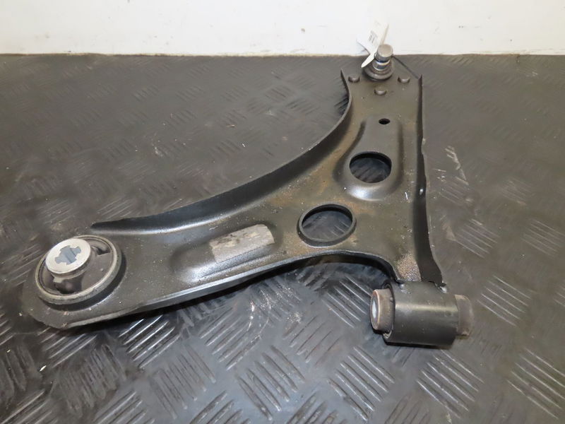 Triangle inf avg OPEL CORSA VI
