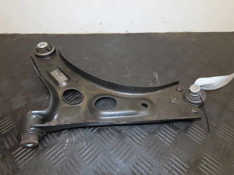 Triangle inf avg OPEL CORSA VI