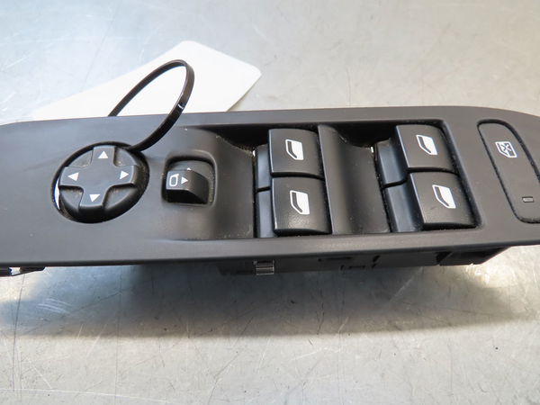 Commande lève-glace porte avant gauche Peugeot 208 II (UB_, UP_, UW_, UJ_) 1.2 puretech 100 (2019) 5 portes
