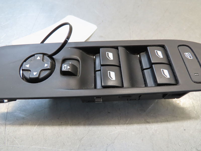 Commande lève-glace porte avant gauche Peugeot 208 II (UB_, UP_, UW_, UJ_) 1.2 puretech 100 (2019) 5 portes